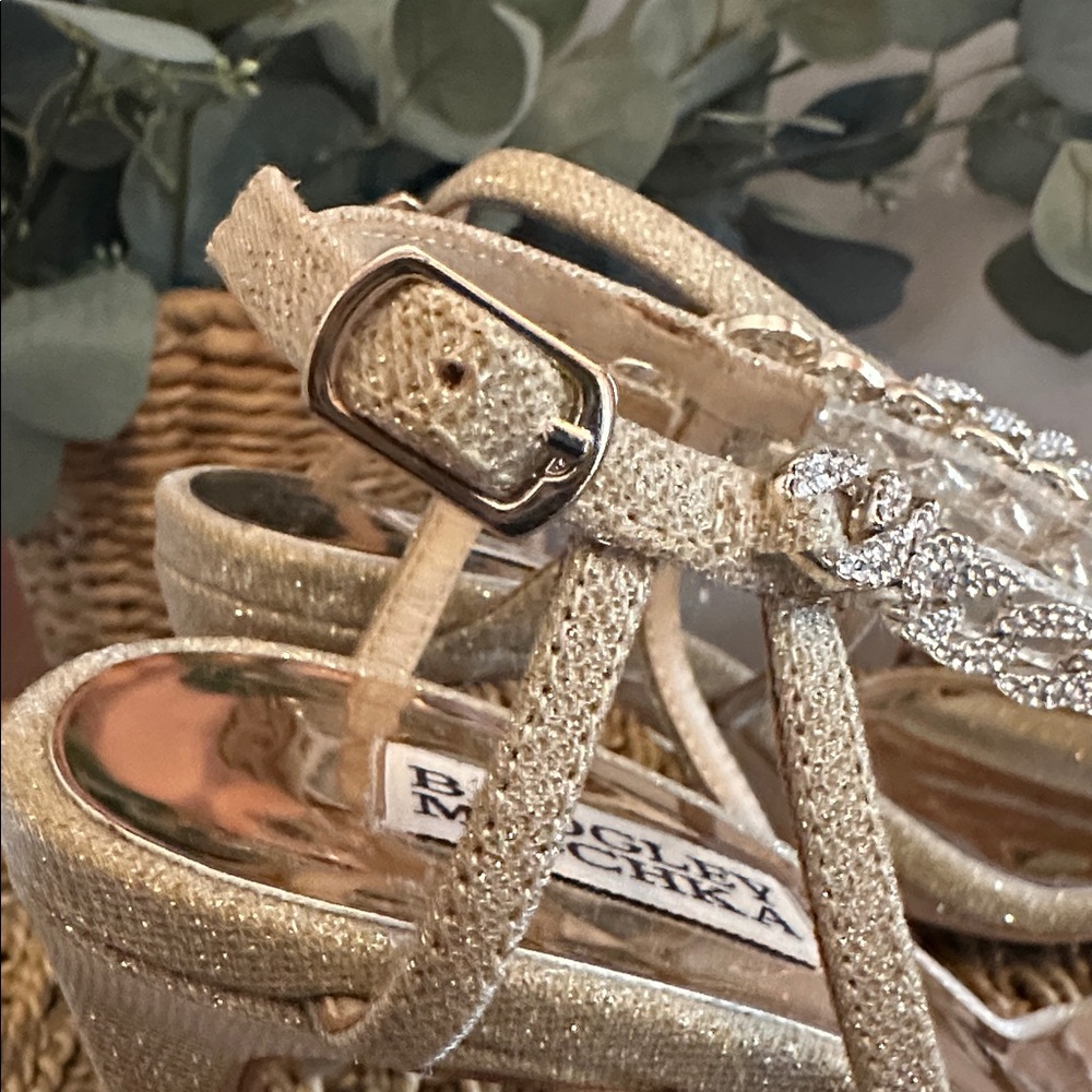 Badgley Mischka Kai Gold metallic 7.5 chain rhinestone Strappy 3.5” buckle Heels - Picture 10 of 14